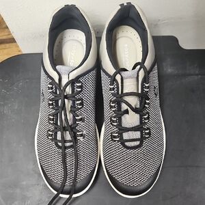 Easy Spirit Women Black and White Sneakers